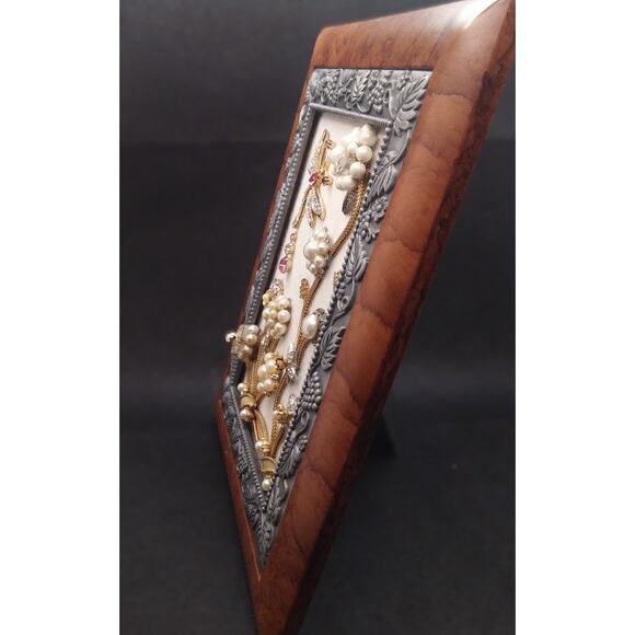 Whimsical Floral Jewelry Art Hand Crafted Vintage Pearls Gold Pink Dragonfly NEW - Picture 4 of 13